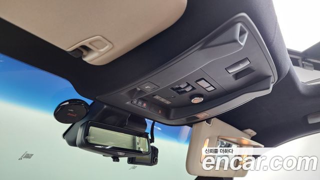 Cadillac Escalade 2018 — photo 31