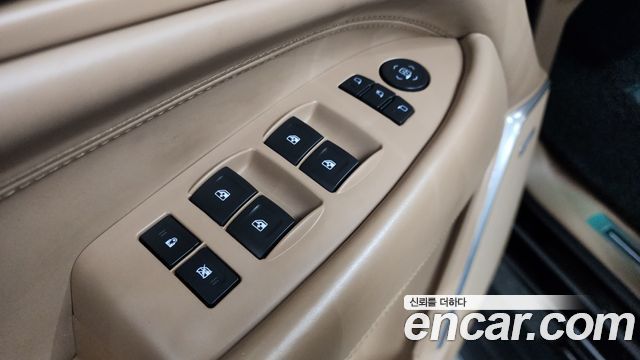Cadillac Escalade 2018 — photo 37