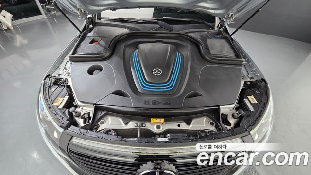 Mercedes-Benz EQC 2020 — photo 6