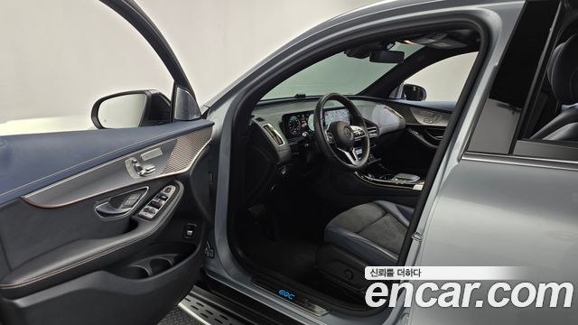 Mercedes-Benz EQC 2020 — photo 13