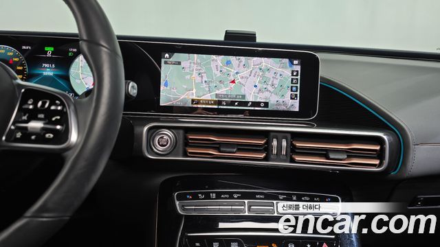Mercedes-Benz EQC 2020 — photo 18