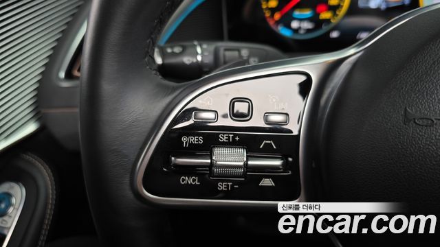 Mercedes-Benz EQC 2020 — photo 21