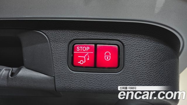 Mercedes-Benz EQC 2020 — photo 22