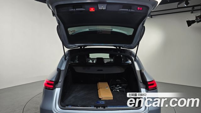 Mercedes-Benz EQC 2020 — photo 23