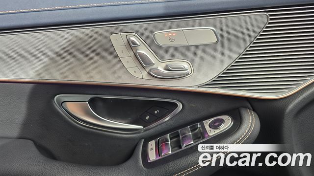 Mercedes-Benz EQC 2020 — photo 24