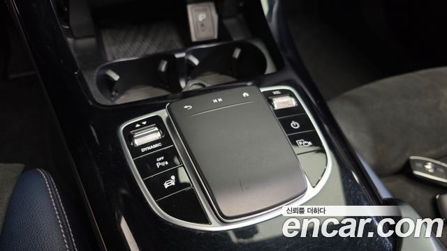 Mercedes-Benz EQC 2020 — photo 25