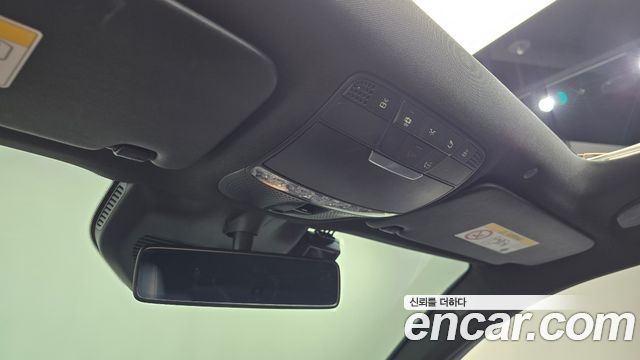 Mercedes-Benz EQC 2020 — photo 26