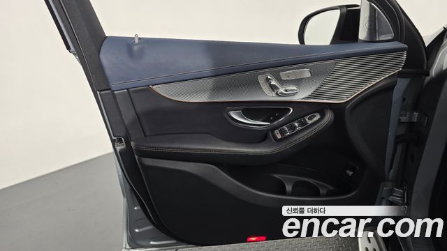 Mercedes-Benz EQC 2020 — photo 14