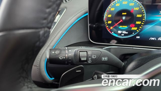 Mercedes-Benz EQC 2020 — photo 27