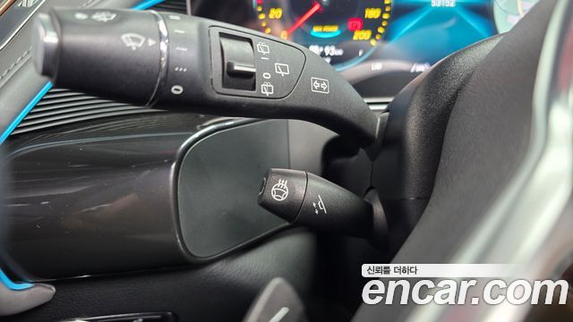Mercedes-Benz EQC 2020 — photo 28