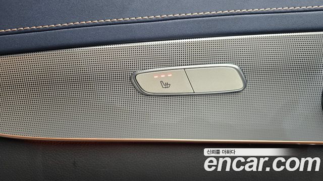 Mercedes-Benz EQC 2020 — photo 29