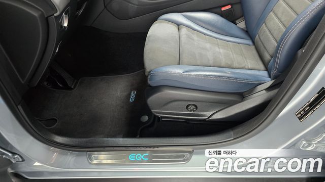 Mercedes-Benz EQC 2020 — photo 32