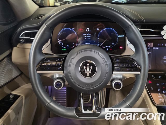 Maserati Grecale 2023 — photo 16
