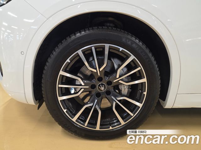 Maserati Grecale 2023 — photo 17