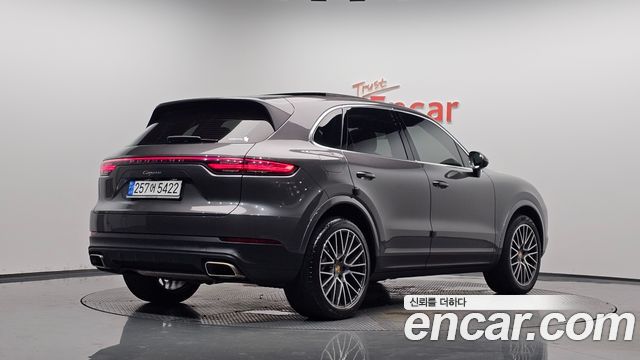 Porsche Cayenne 2021 — photo 2