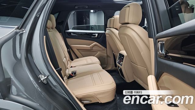 Porsche Cayenne 2021 — photo 17