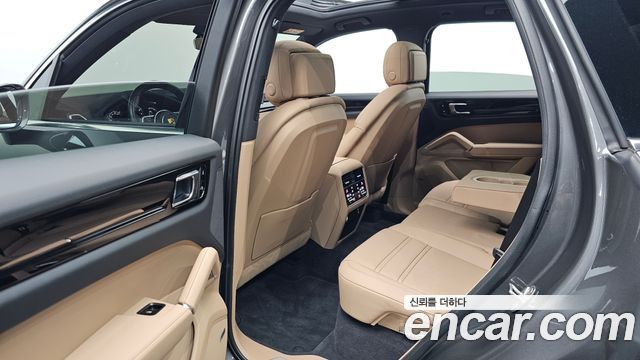 Porsche Cayenne 2021 — photo 18