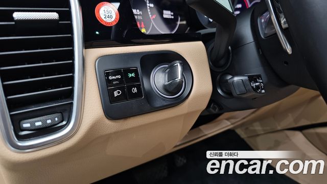Porsche Cayenne 2021 — photo 22
