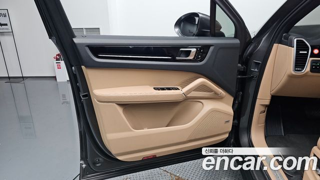 Porsche Cayenne 2021 — photo 14