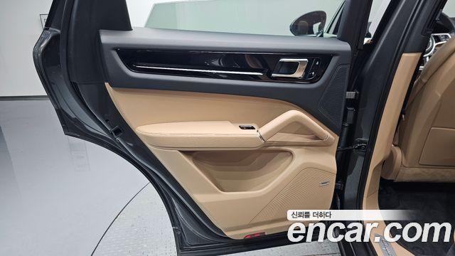 Porsche Cayenne 2021 — photo 15