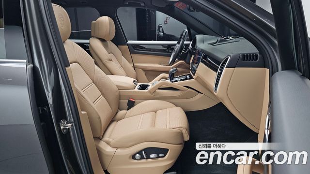 Porsche Cayenne 2021 — photo 16