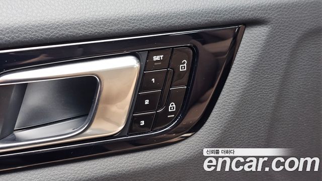 Porsche Cayenne 2021 — photo 32