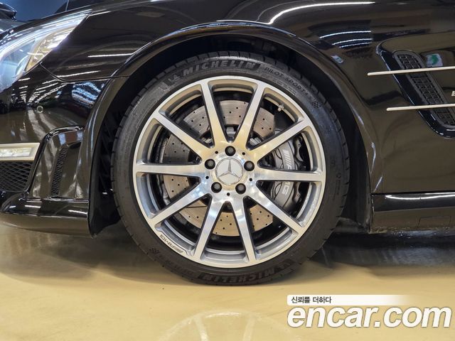 Mercedes-Benz SL-Class 2016 — photo 20