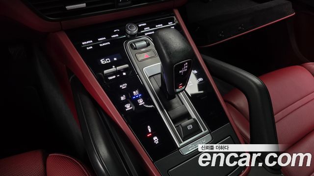 Porsche Cayenne 2021 — photo 12