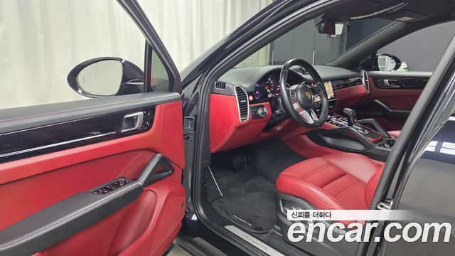 Porsche Cayenne 2021 — photo 13