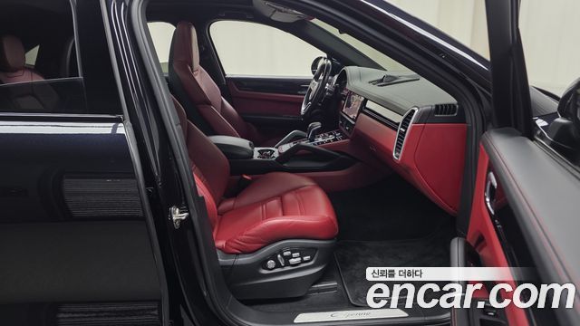 Porsche Cayenne 2021 — photo 17