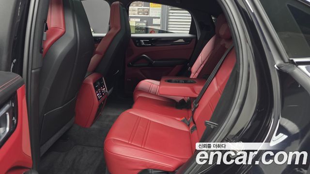 Porsche Cayenne 2021 — photo 18