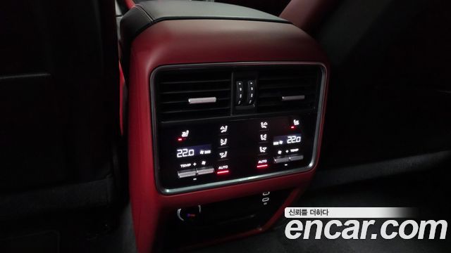 Porsche Cayenne 2021 — photo 24