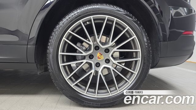 Porsche Cayenne 2021 — photo 7