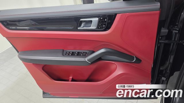 Porsche Cayenne 2021 — photo 14