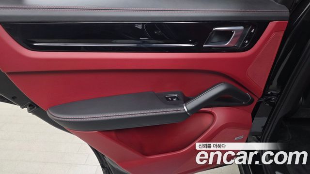 Porsche Cayenne 2021 — photo 15