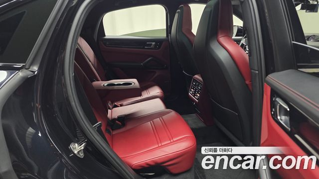 Porsche Cayenne 2021 — photo 16