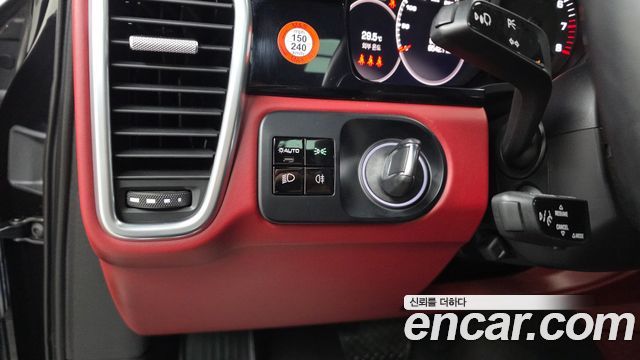 Porsche Cayenne 2021 — photo 28