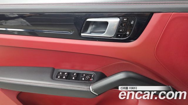 Porsche Cayenne 2021 — photo 30