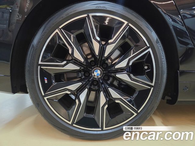 BMW i7 2024 — photo 19