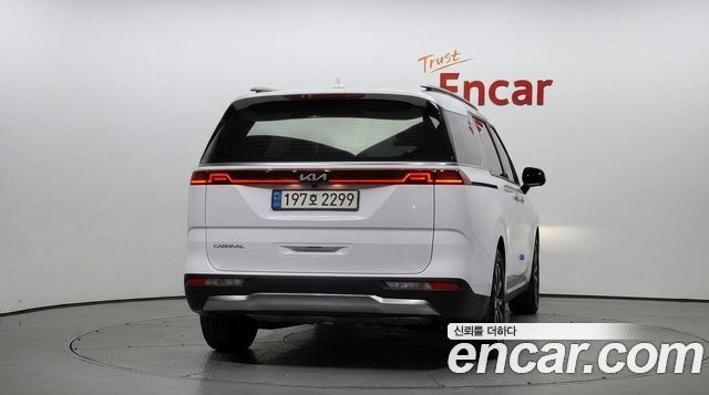 Kia Canival 2023 — photo 4