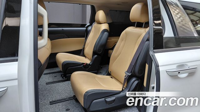 Kia Canival 2023 — photo 18