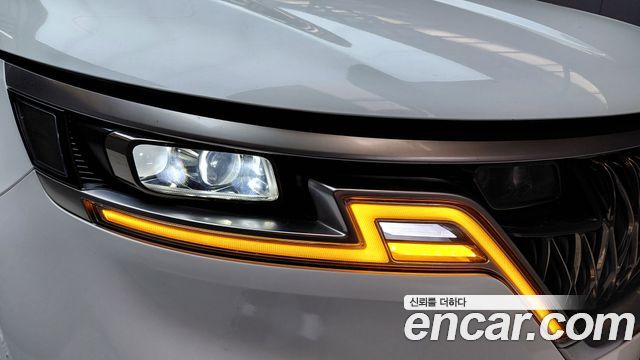 Kia Canival 2023 — photo 8
