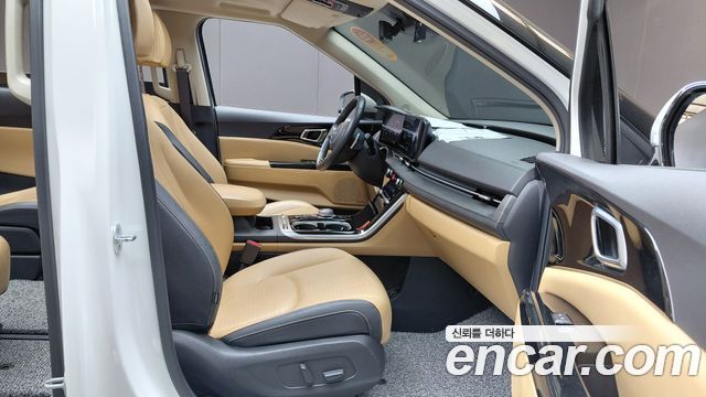 Kia Canival 2023 — photo 16
