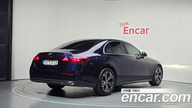 Mercedes-Benz E-Class 2024 — photo 2