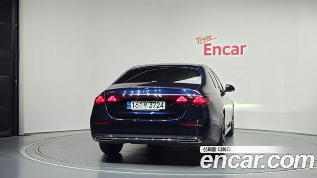 Mercedes-Benz E-Class 2024 — photo 4