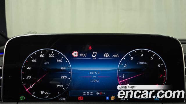 Mercedes-Benz E-Class 2024 — photo 11