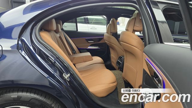 Mercedes-Benz E-Class 2024 — photo 17