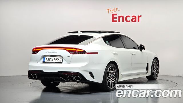 Kia Stinger 2023 — photo 2