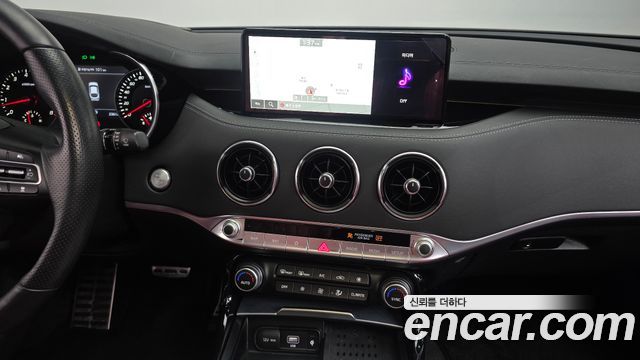 Kia Stinger 2023 — photo 13