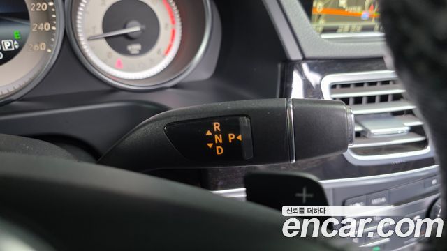 Mercedes-Benz E-Class 2016 — photo 9